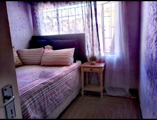 4 BEDROOM HOUSE FOR SALE IN KEMPTON PARK AH